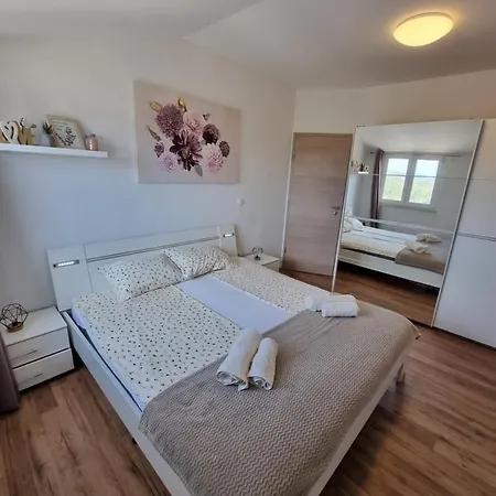 Tena * Privlaka (Zadar)