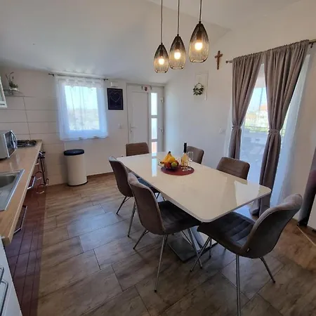 Tena Apartamento Privlaka (Zadar)