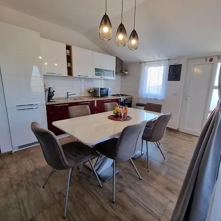 Tena Privlaka (Zadar)